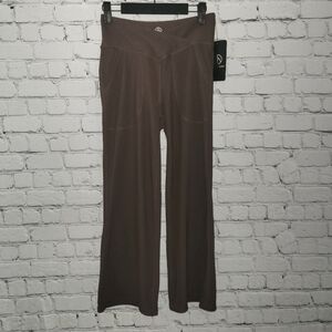 NWT Move Theology Size S Wide Leg Cropped Pants